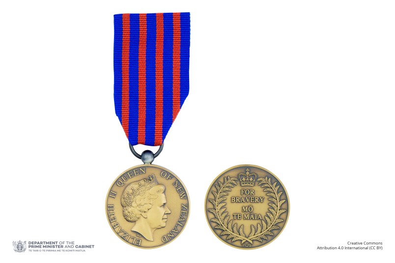 Composite of obverse and reverse of the New Zealand Bravery Medal on ribbon