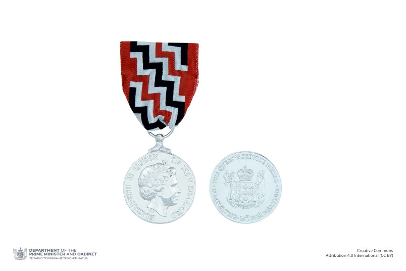 Composite of obverse and reverse of the Queen's Service Medal on ribbon